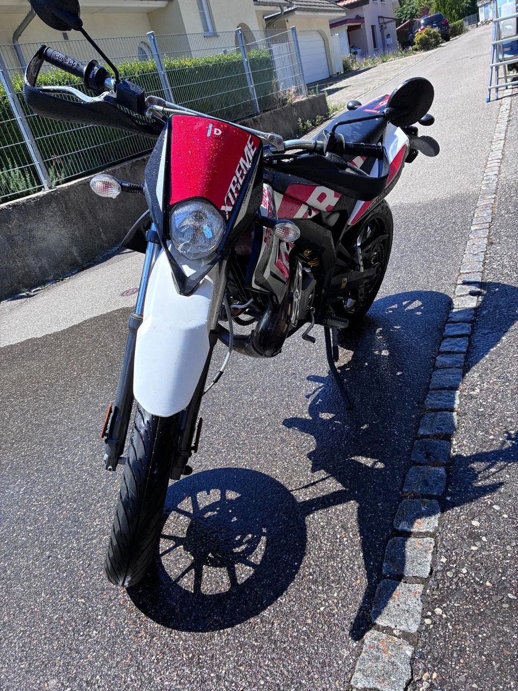 Derbi Strada: Motorrad Derbi Senda SM XTrem 50 – Usato da Kehrsatz venduto da 22hoppa