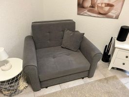 Grauer Sessel mit Schlaffunktion, Top Zustand!