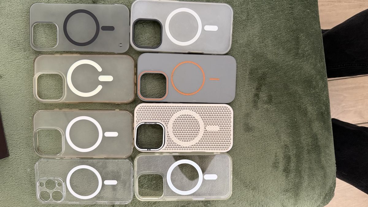 Apple Coques & Protection écran: Lot des coques iPhone 16 pro  – Neuf (Voir description) à grand lancy par don_8cw7