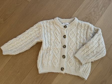 Kinder Cardigan ZARA beige Zopfmuster Grösse 130