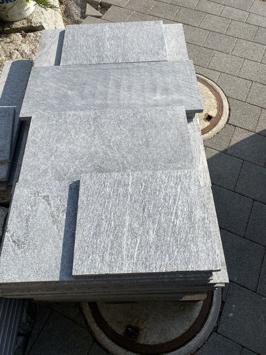 Servierplatten: 1 Palette ca 20 m2 Granit Platten – Gebraucht aus Birrwil von Bendegriz 2