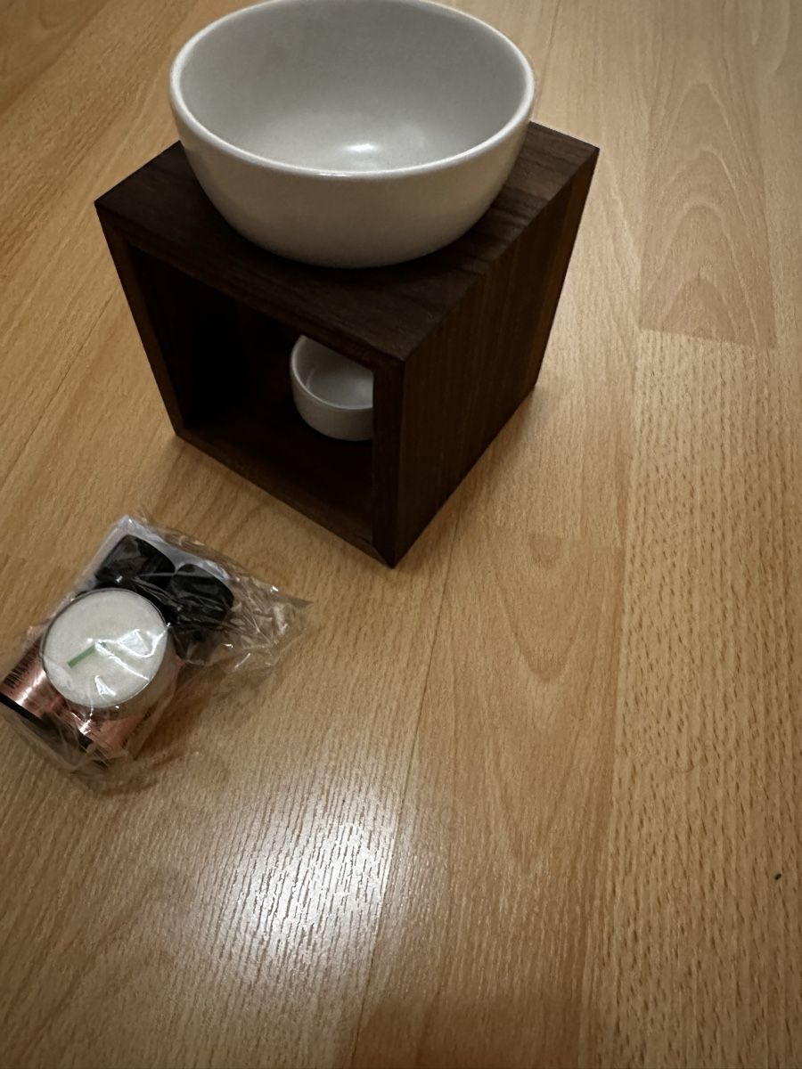 Kerzen: Duftkerze aus Nussbaum Holz – Neu und originalverpackt aus Chur von Sim7000