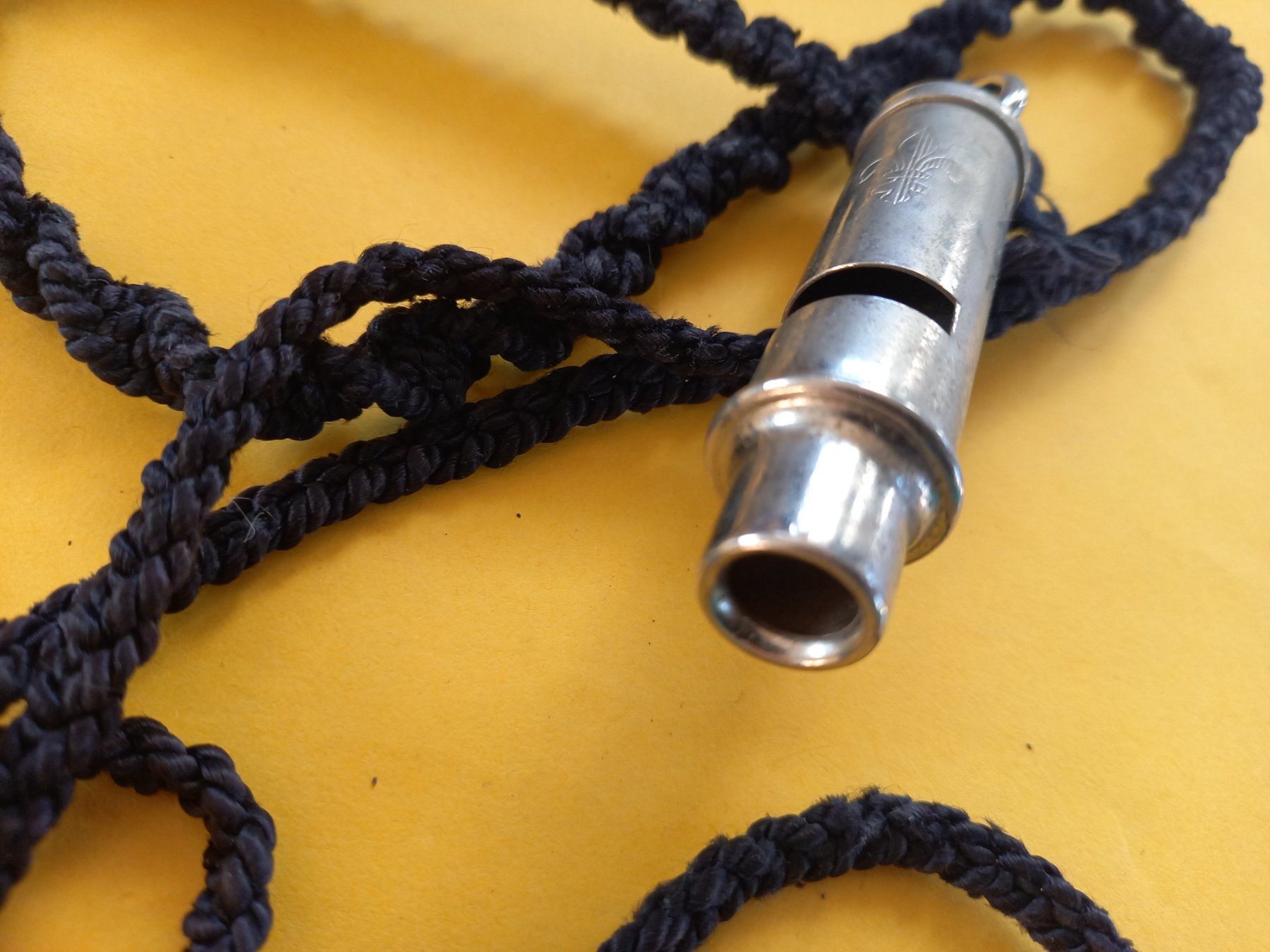 Strumenti musicali: Sifflet ancien de type scout – Usato da Rossens FR venduto da Souris1 4