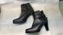 Damen Stiefeletten schwarz mit Absatz wenig gebraucht
