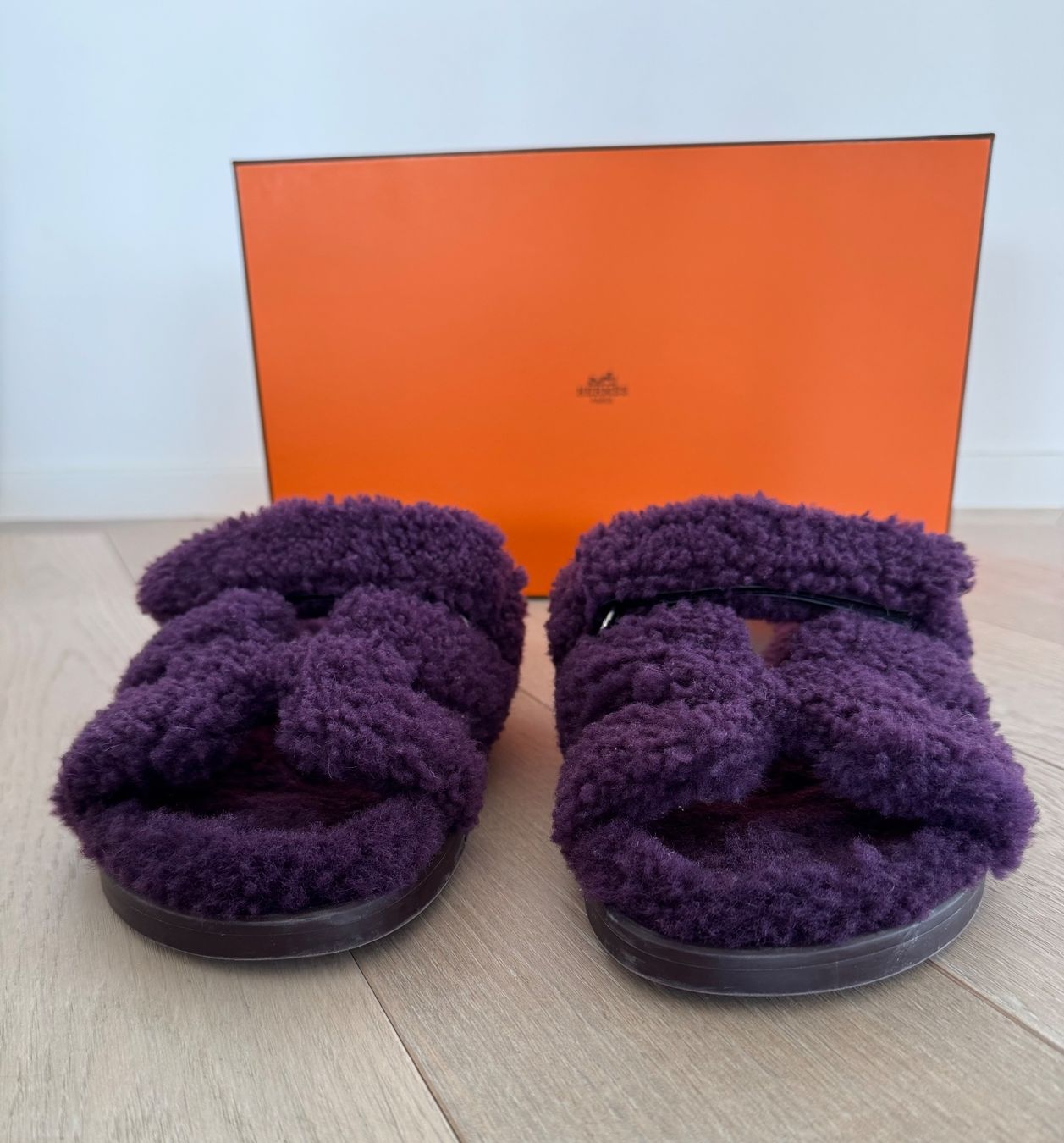 Hermès Damenschuhe: Hermès Chypre Sandals Größe 38.5 Farbe lila shearling – Gebraucht aus Kloten von mybestbrands 4