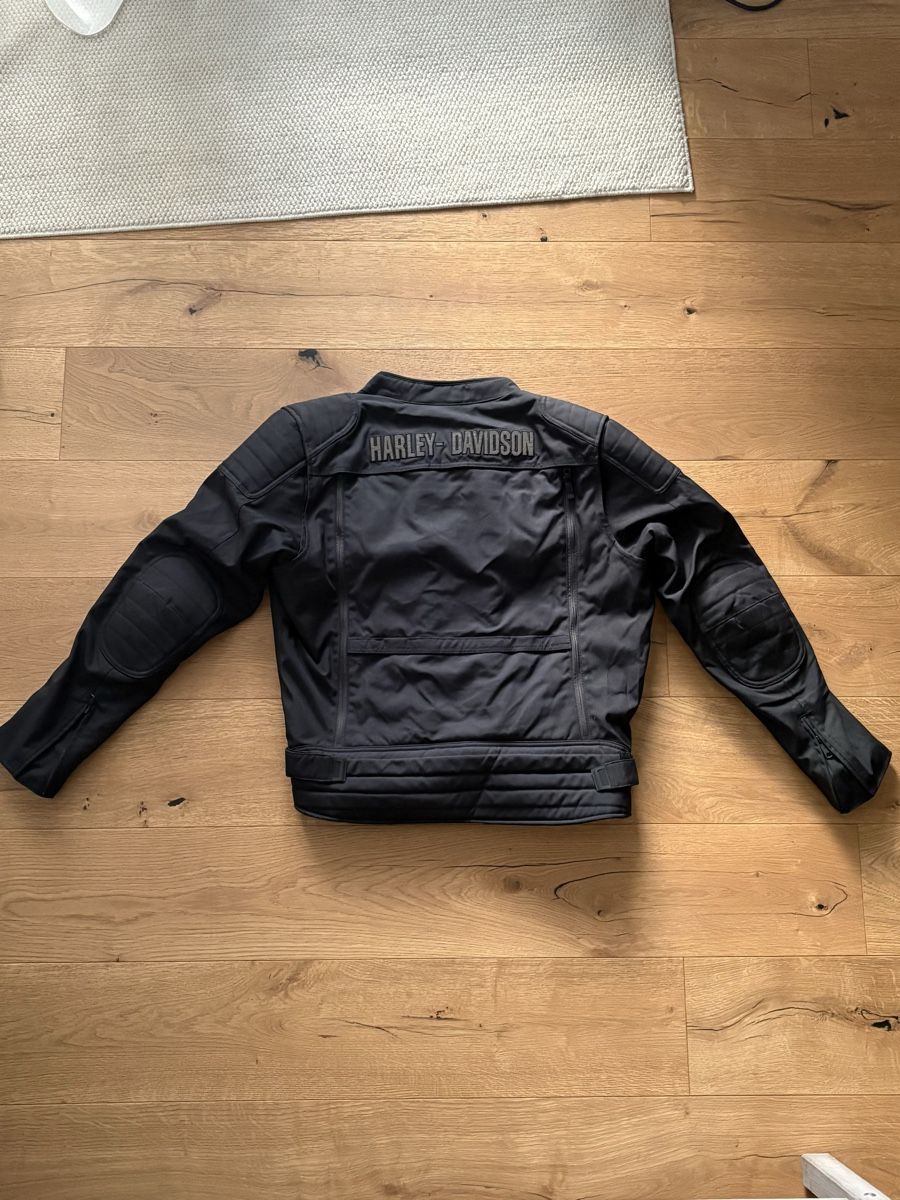 Harley-Davidson Vestes: Originale Harley-Davidson Motorrad-Textiljacke – Neuf (Voir description) à Pfaffhausen par placard 2
