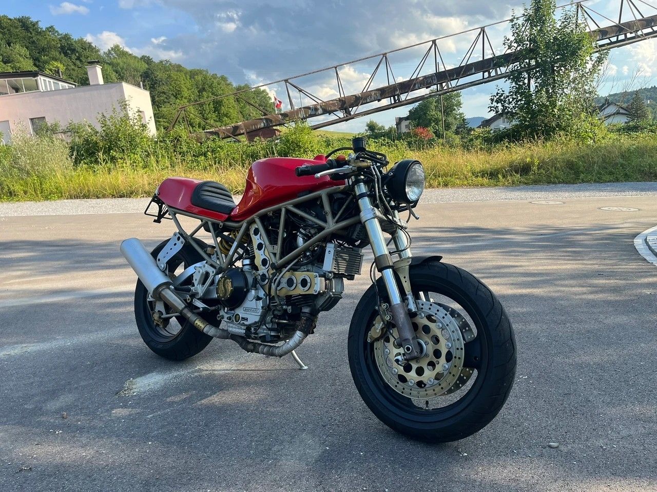 Ducati Strada: Caferacer Umbau Ducati 900 SS – Usato da Mägenwil venduto da BackInWhite