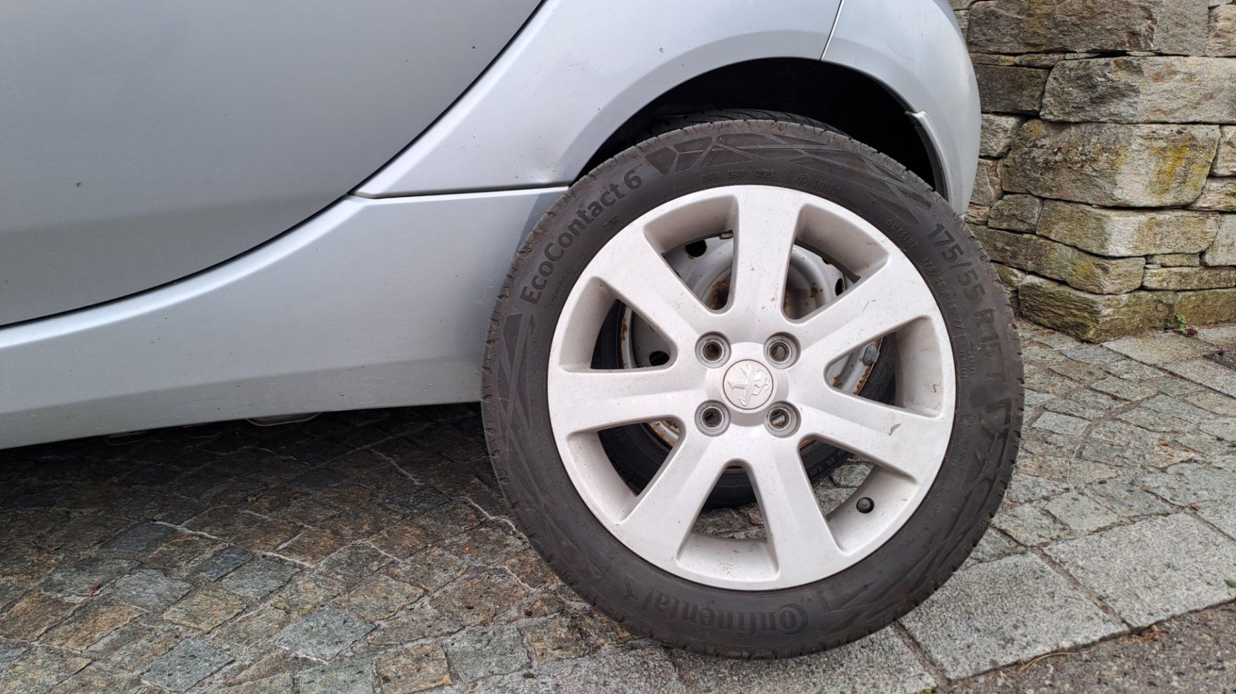 Peugeot Automobili: Peugeot iOn – Usato da Bertschikon Gossau venduto da Zueues 7