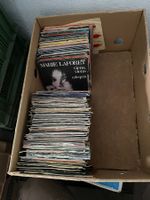 demi  cartons de disque vinyles 45 tours 2 titres
