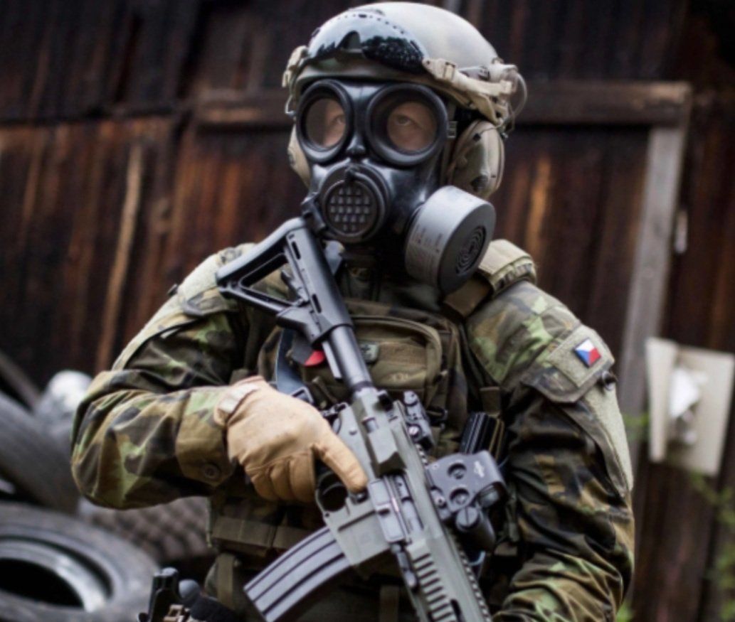 Gesichts- und Gehörschutz: Gasmaske OM-90. Neuwertig – Neu (gemäss Beschreibung) aus Fislisbach von jos_cf6h 6