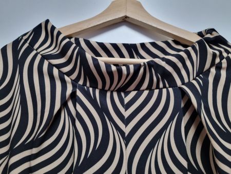 Schöne Stoffhose 42 / 44 L Neu