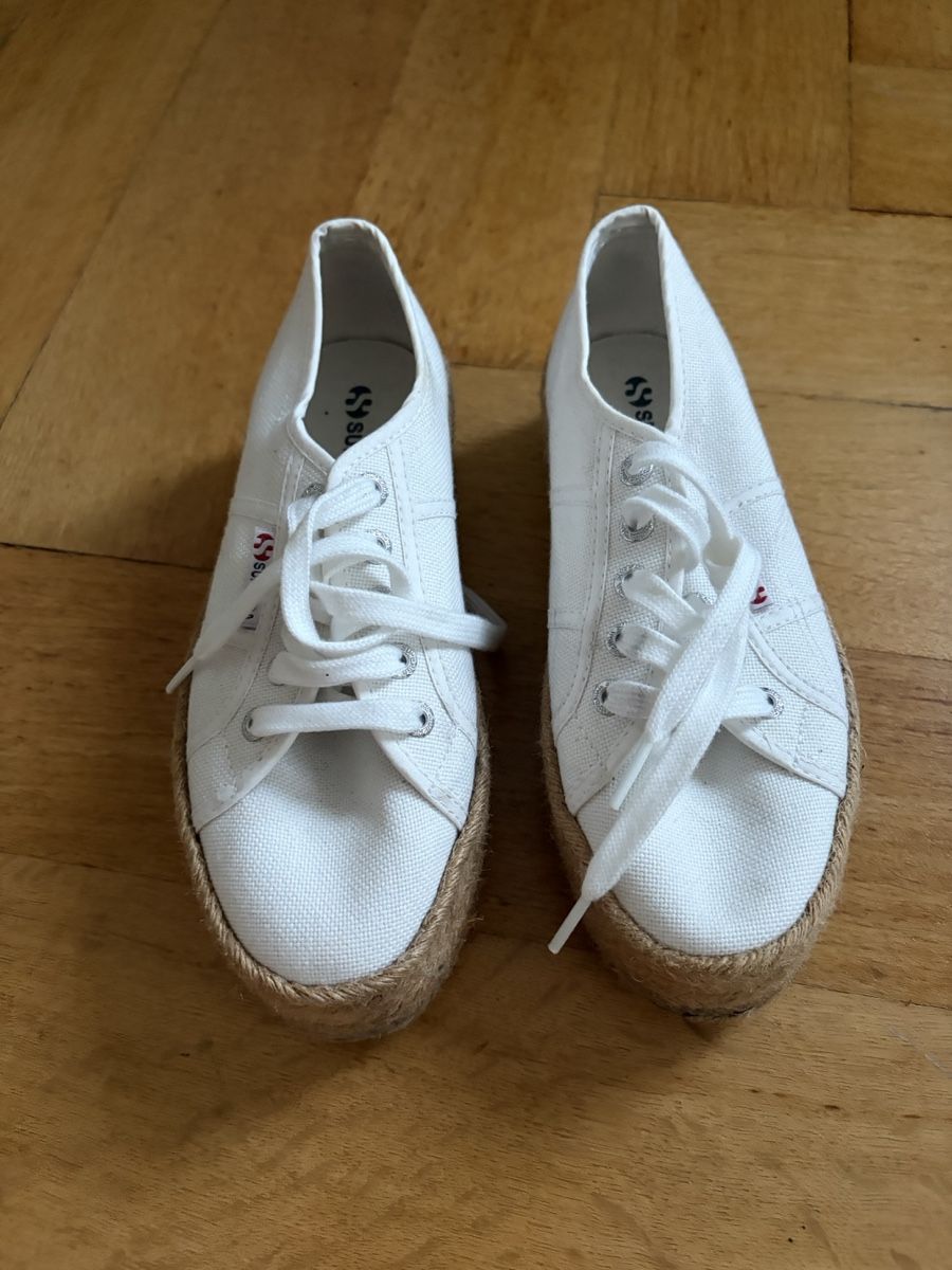 Superga Chaussures femmes: Superga Sneaker weiss mit Bastsohle – D'occasion à Basel par Opina01