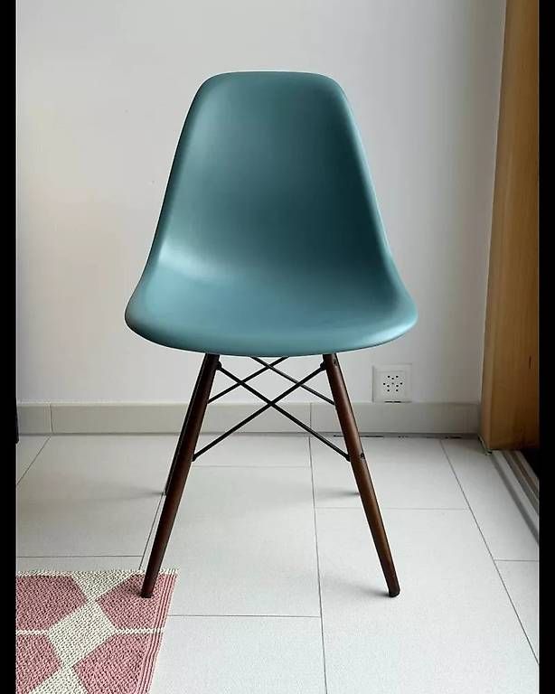 Vitra Stühle: Chaise Eames Plastic Side chair DSW - VITRA Stuhl – Gebraucht aus Savièse von KITATORI.ch