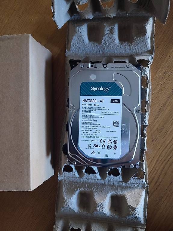 Dischi rigidi: HD Synology Plus Series HAT3300 de 4 To – Nuovo (secondo la descrizione) da Confignon venduto da nar_9q26 1