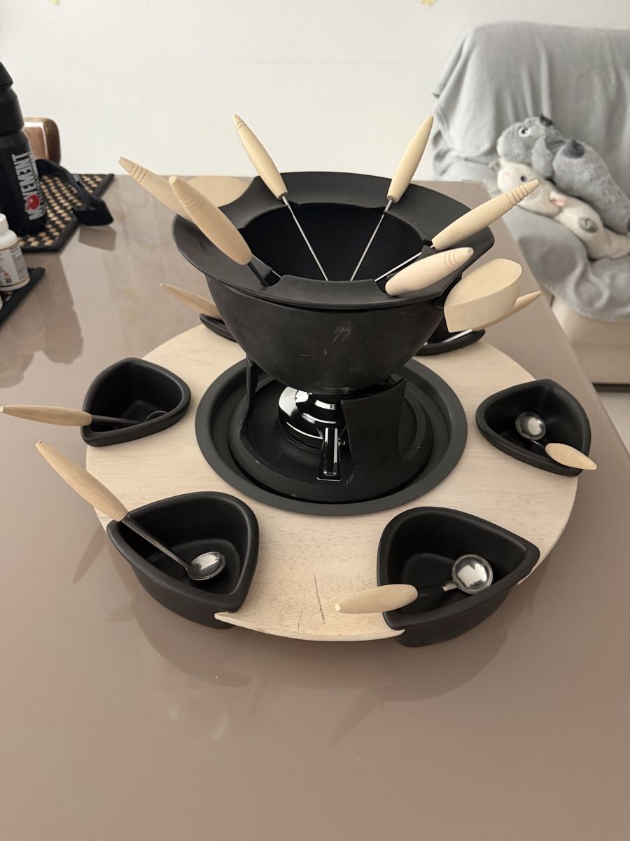 Geschirrsets: fondue chinois en fonte – Gebraucht aus Sembrancher von cha_x76c 1