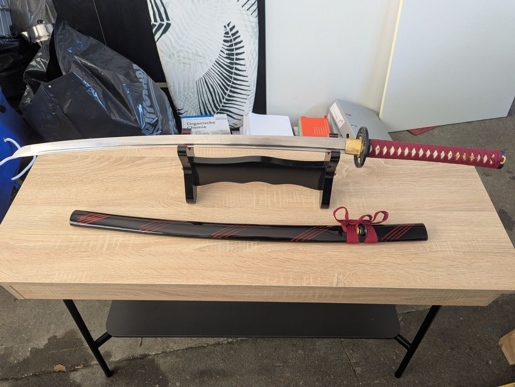Arte internazionale: Dekoratives Katana mit Ständer – Usato da Othmarsingen venduto da Pascal.Ha