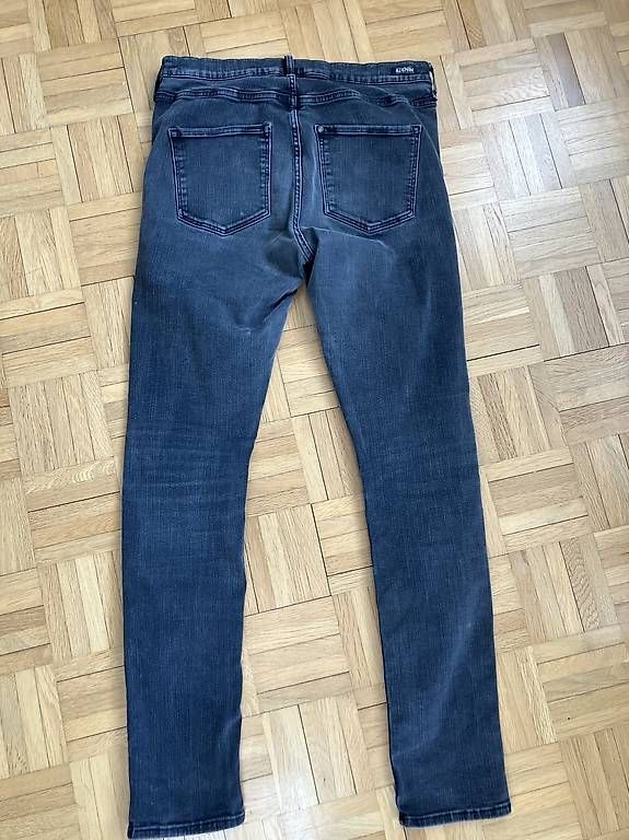 Jeans: H&M Jeans schwarz 40 (M) – Gebraucht aus Zürich von pas_y6lb 1