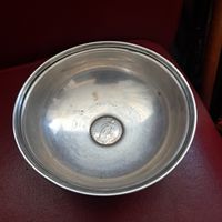 Antike Schale mit Schweizer Münze, 800 Silber gestempelt