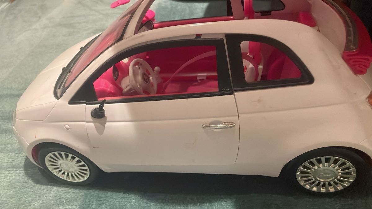Giocattoli: Voiture Barbie Fiat – Usato da Vésenaz venduto da gau_v6pf 1