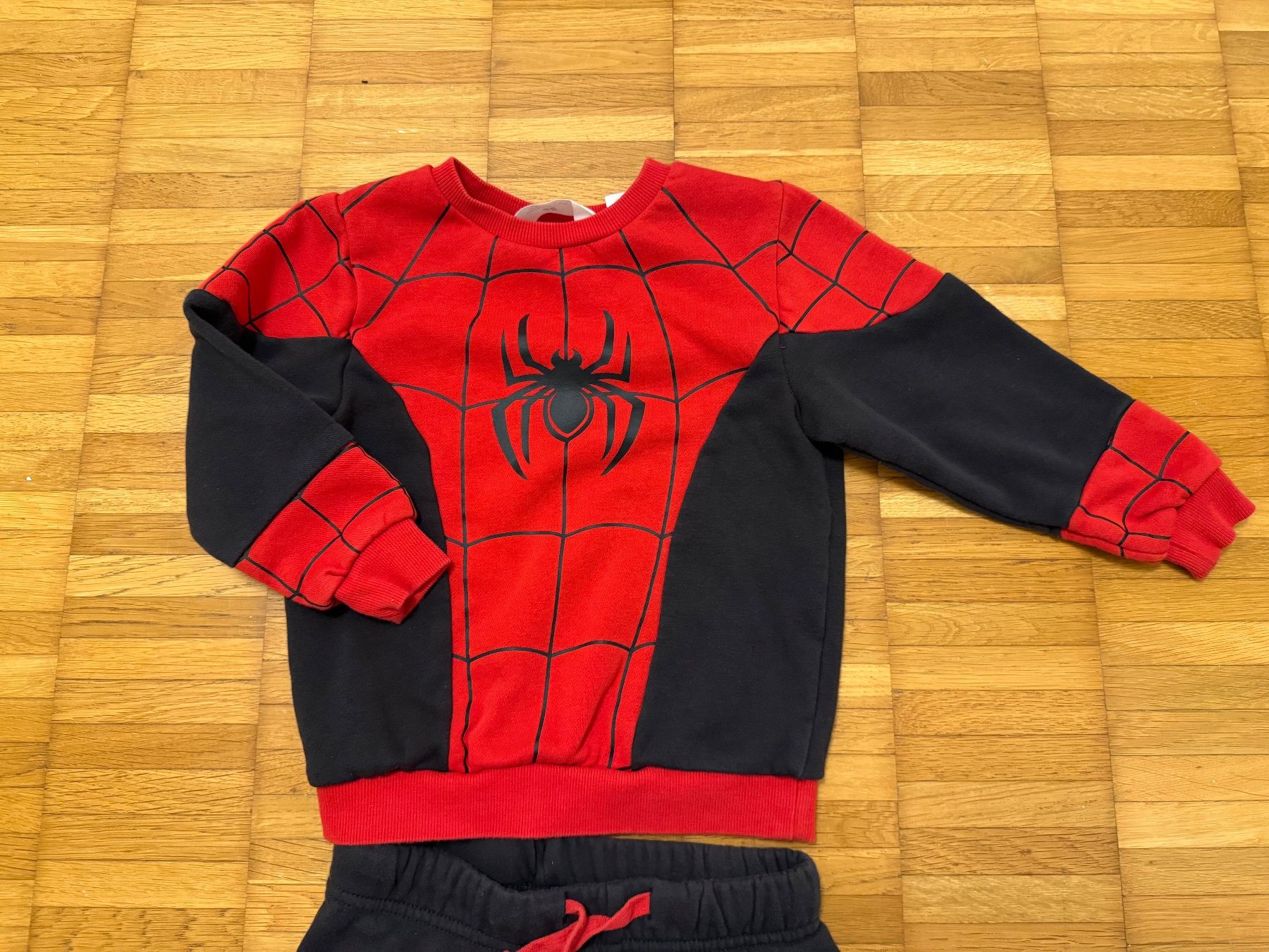 H&M Lotti & Set di vestiti: H&M 2teiliges Spiderman Set Gr 104 – Nuovo (secondo la descrizione) da Richterswil venduto da Eunoia85 1