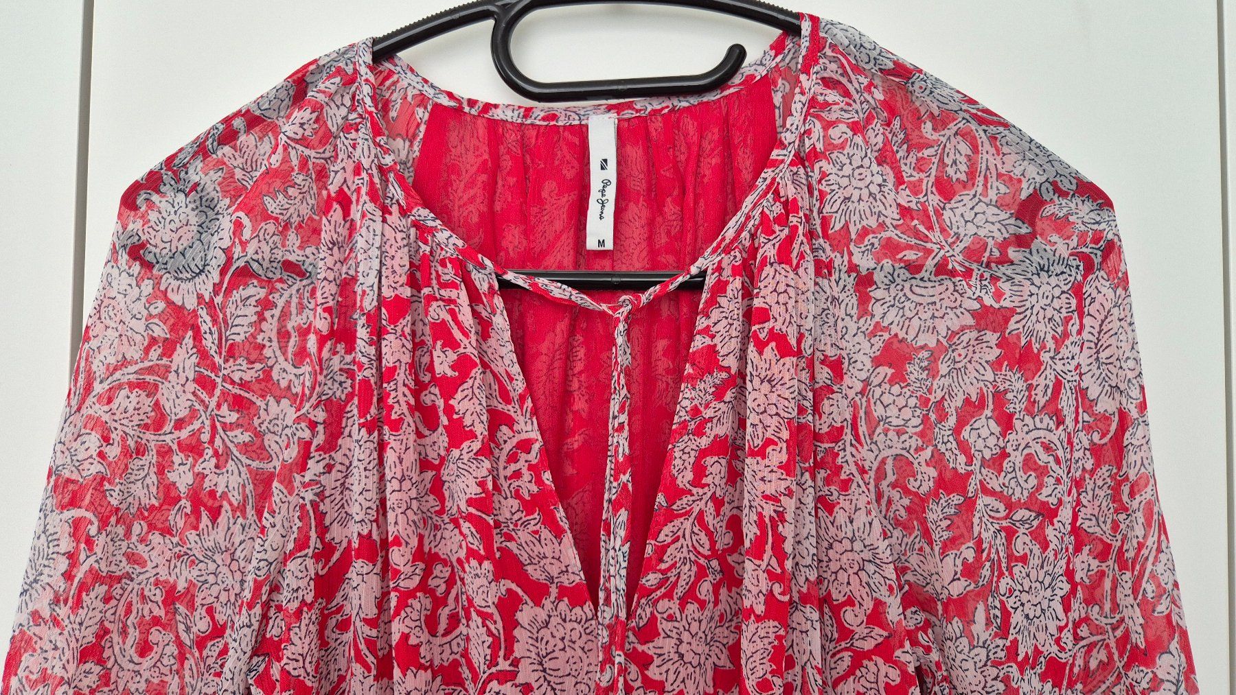 Pepe Jeans Kleider: PEPE JEANS Langarm-Kleid, rot/weiss, M – Gebraucht aus Münchenstein von Trinity 1