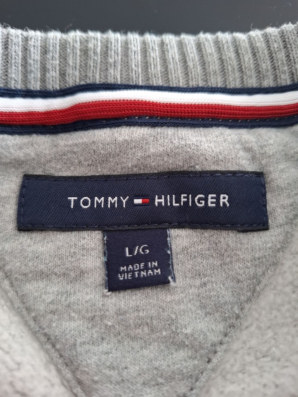 Tommy Hilfiger Pullover & Sweatshirts: Pullover Tommy Hilfiger grau L/G mit Logo – Gebraucht aus Wangen SZ von Mschatz 2