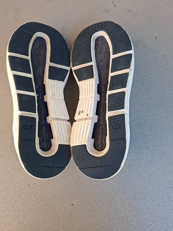 Damenschuhe: Roger Federer ON Turnschuhe Gr 40 – Gebraucht aus Langenthal von Swissrunner 3