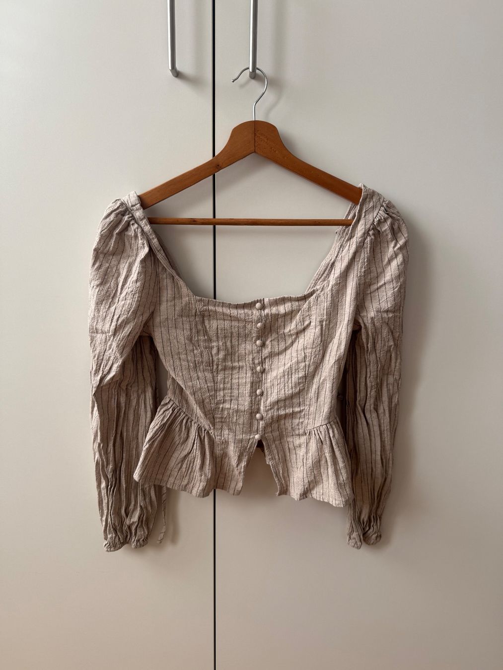 Chemisiers: Beige Bluse mit Puffaermeln – Neuf (Voir description) à Goldach par jil_vnd8