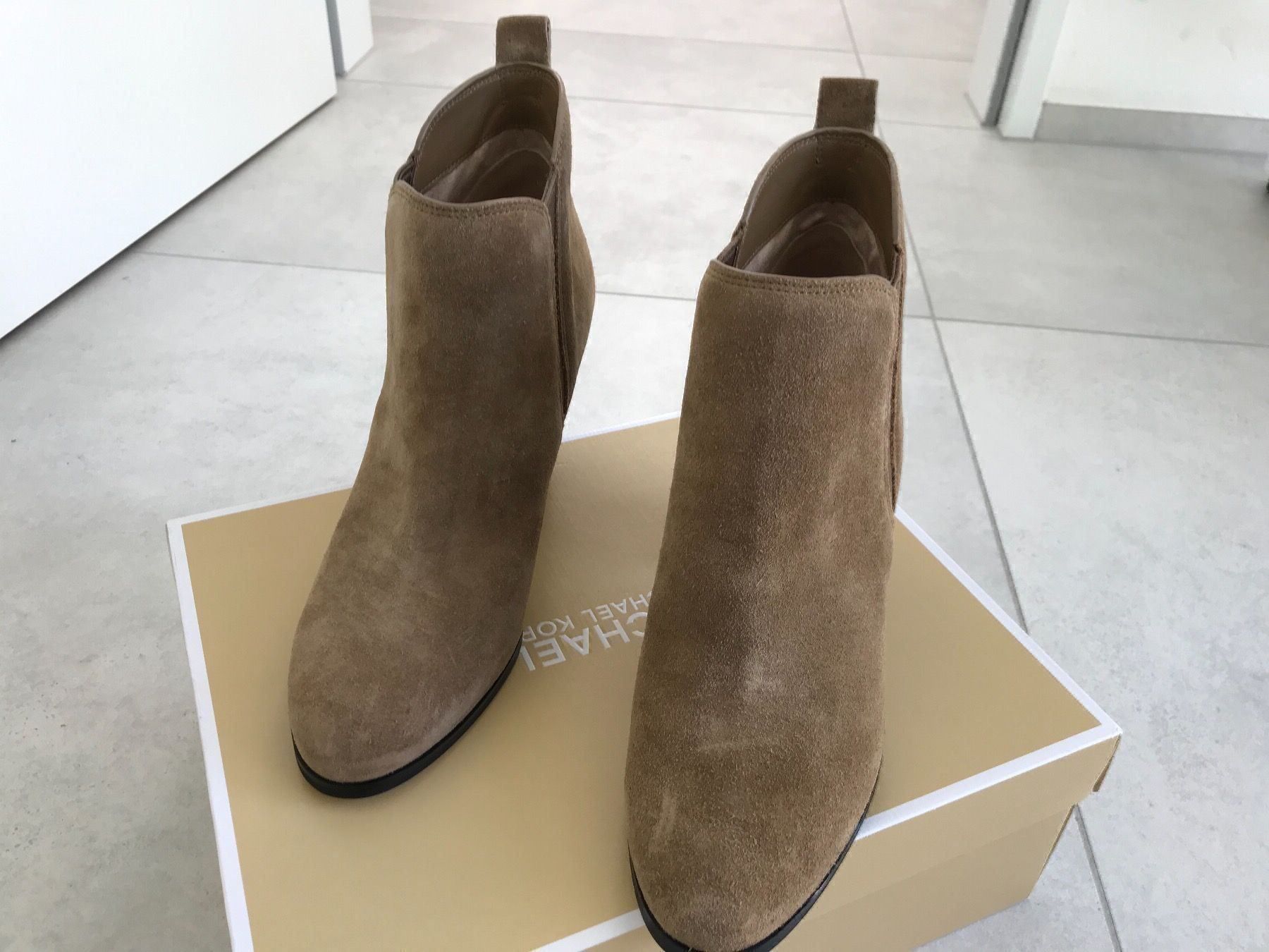 Michael Kors Scarpe da donna: NEW Beautiful Michael Kors Boots 9M – Nuovo e nell'imballaggio originale da Montagnola venduto da eva_gm6j 5