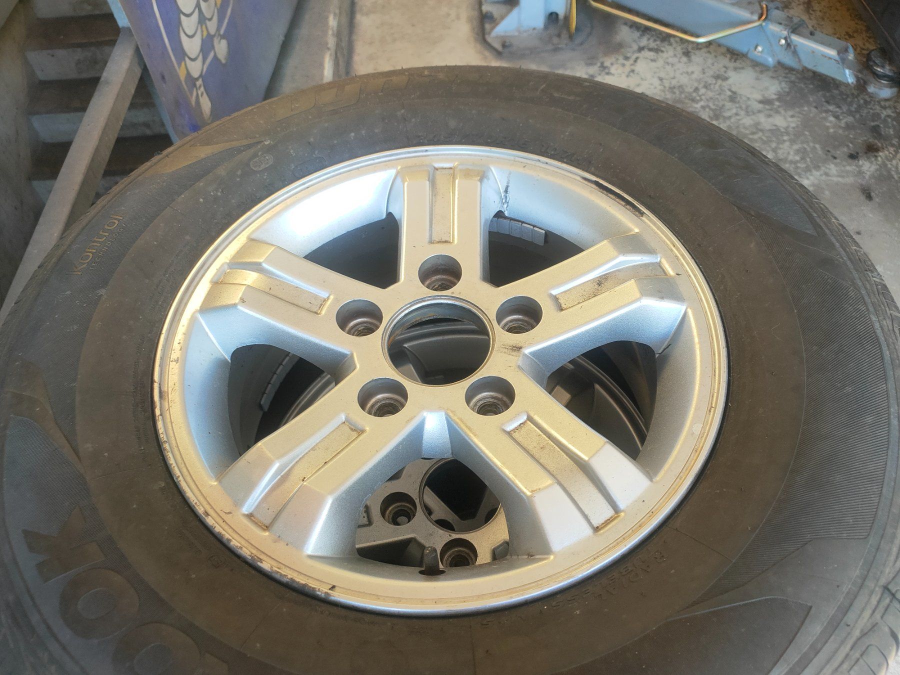 Hankook Pneumatici & Ruote complete: Kompeleträder pro stück 80,- – Usato da Turbenthal venduto da lad_929x 2