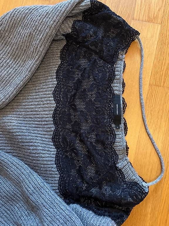 Maglioni & Felpe: Femininer grauer Pullover mit schwarzer Spitze – Nuovo (secondo la descrizione) da Baden venduto da Chrisenft 2