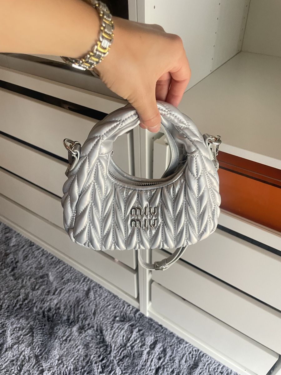 Borse da donna: Handtasche silber klein – Nuovo (secondo la descrizione) da Rebstein venduto da giu_hft9