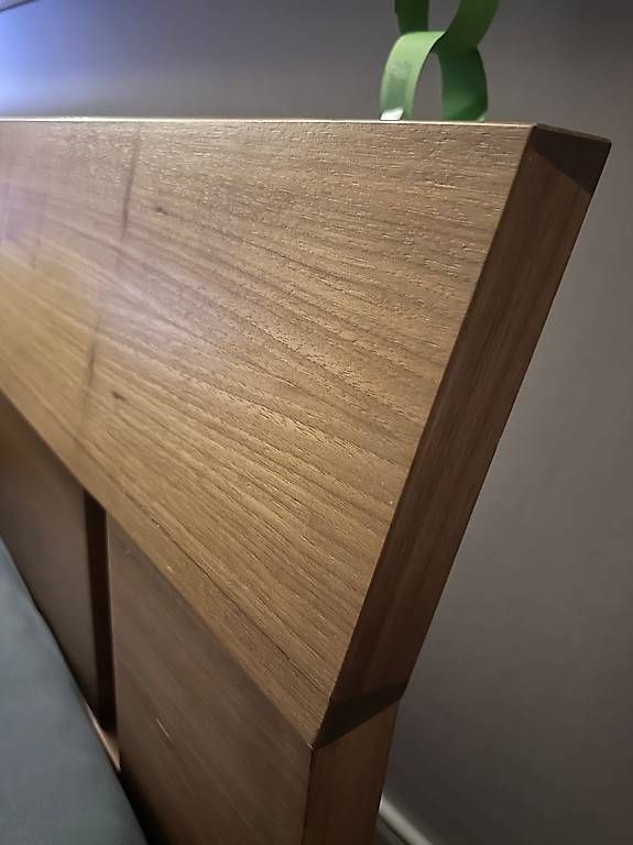 Betten: Doppelbett Nussbaum 200x200 – Gebraucht aus Kilchberg ZH von bin_sq5j 3
