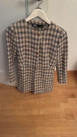 Zara Mantel