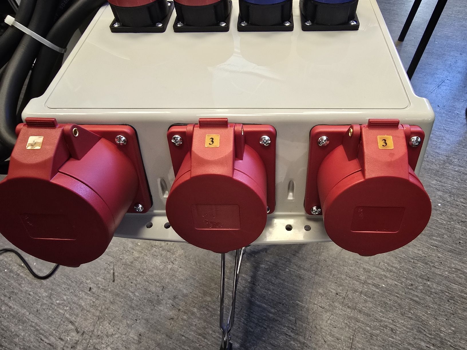 Strumenti musicali: STROMVERTEILER 32A POWER Distributor For EVENT New – Nuovo (secondo la descrizione) da Zürich venduto da Roy-Events-Zurich 1