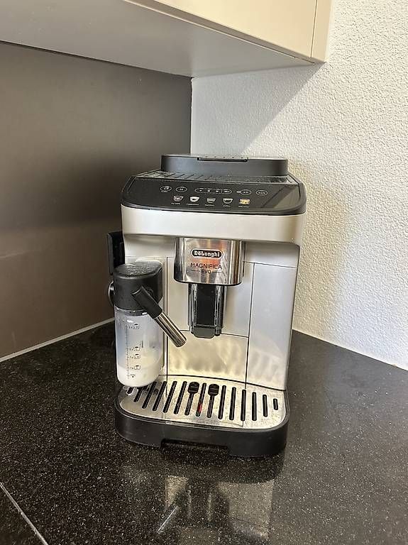 Macchine per caffè & Macchine per espresso: DeLonghi Magnifica Evo Kaffeevollautomat  – Usato da Neuenhof venduto da lpa_j6rr 1