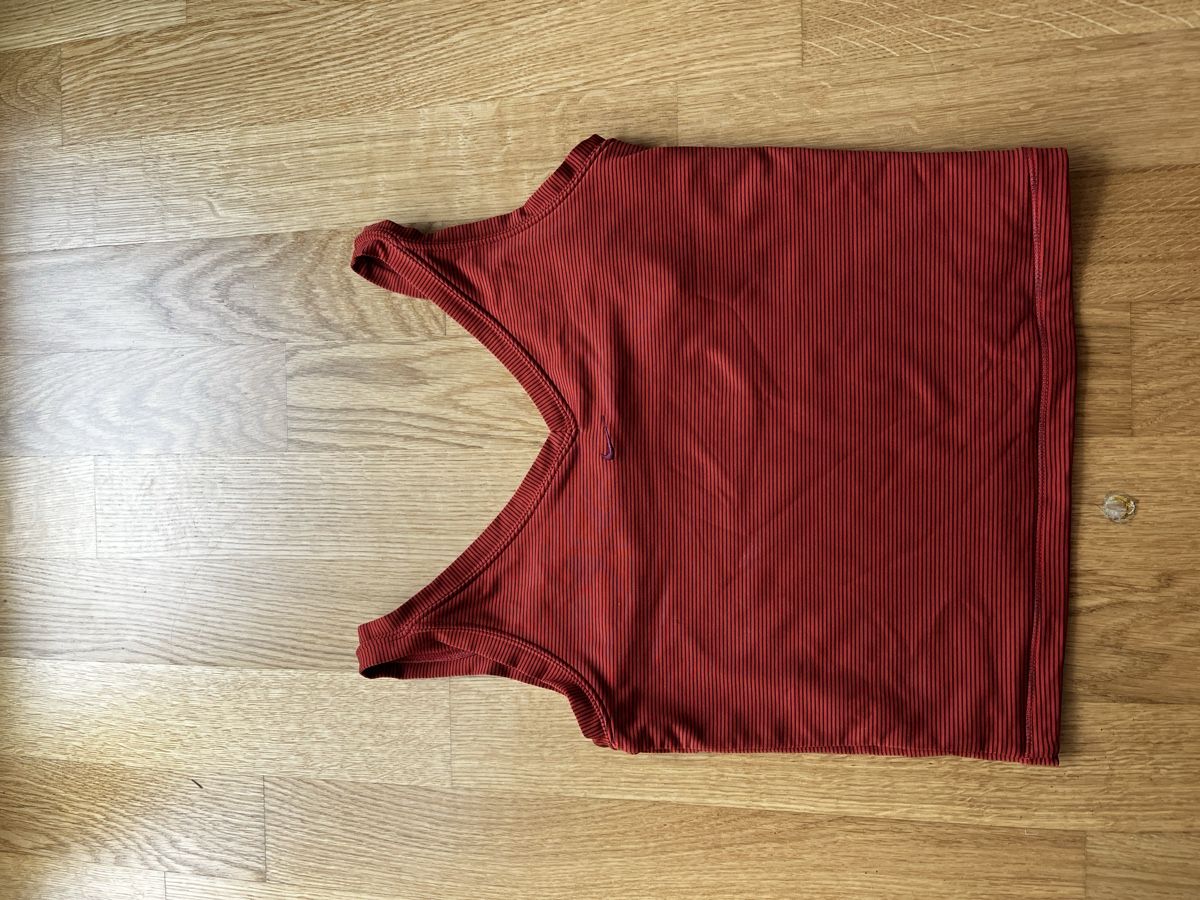 Nike Top: Haut de sport Nike – Nuovo (secondo la descrizione) da Vevey venduto da aurore.yak 1
