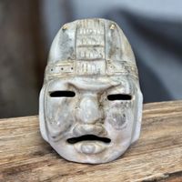 Grand masque sculpté pierre d'onyx style précolombiens Maya