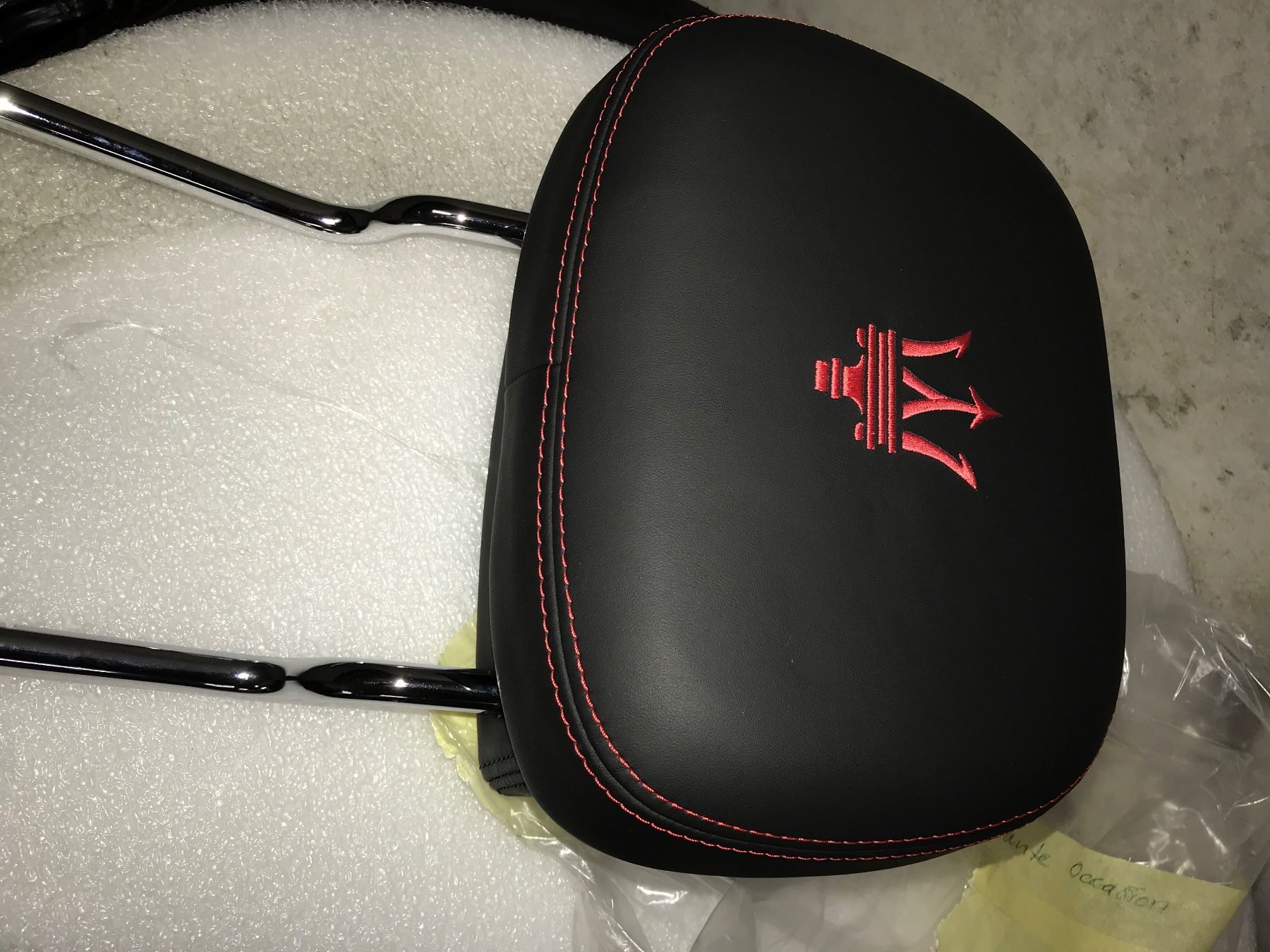 Accessori per altri veicoli: Maserati Sitz - Kopfstütze – Nuovo (secondo la descrizione) da Zug venduto da Welcome22