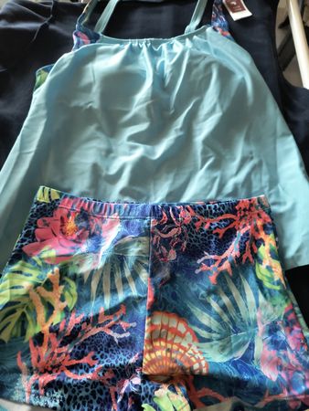 Sommerlicher Tankini mit Blumenmuster, Grösse S, neu!