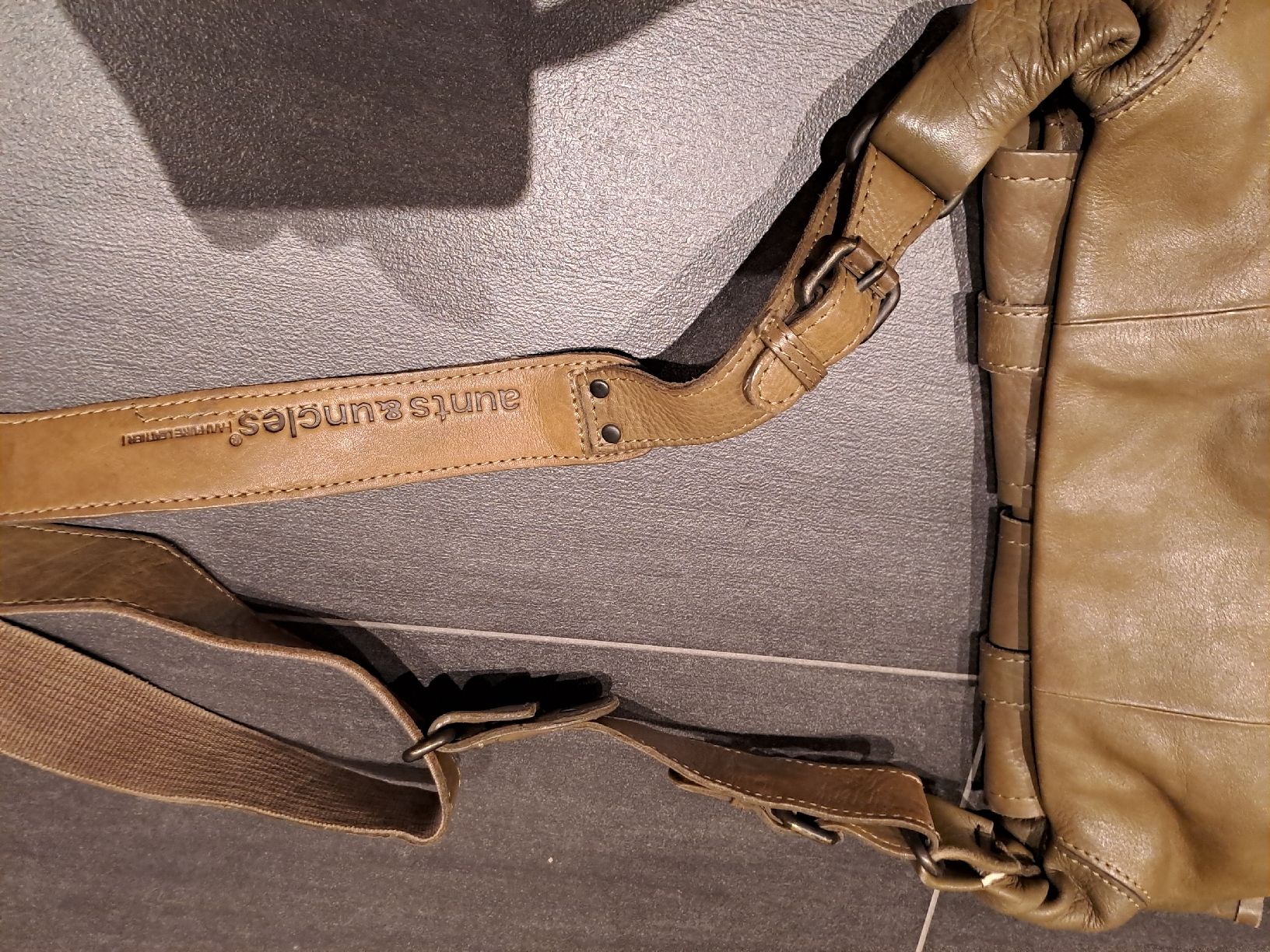 Aunts & Uncles Borse: Aunts & Uncles Ledertasche,  khaki-oliv, – Usato da Niederbipp venduto da Brocki-Bude4704 4