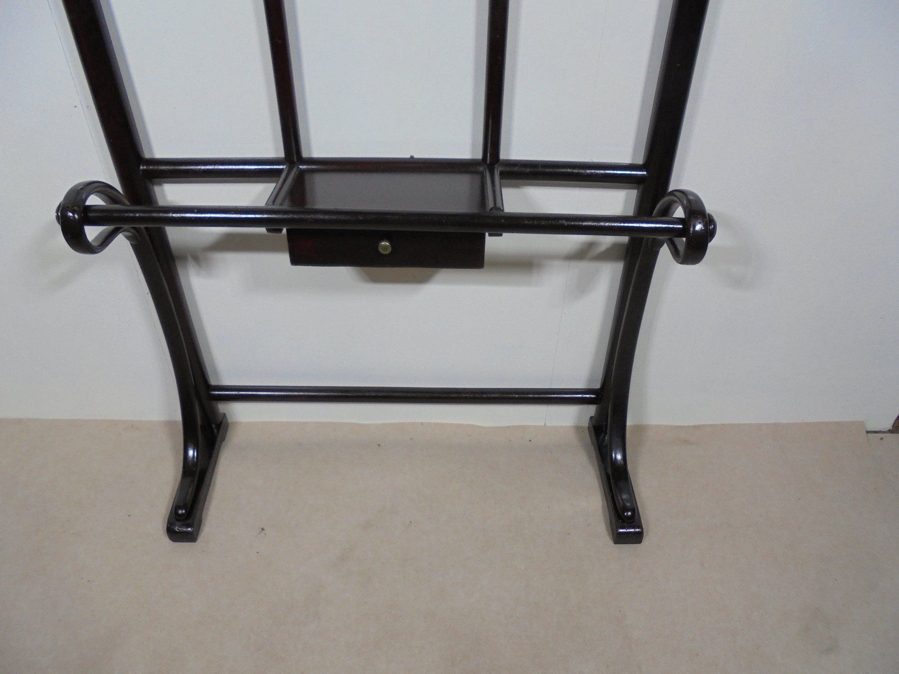 Thonet Guardaroba: Thonet Garderobe – Usato da Bern venduto da Truvaille 1