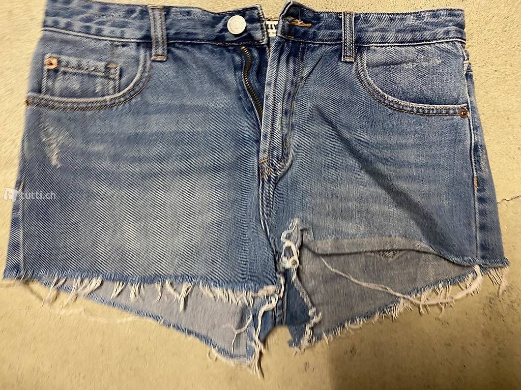 Tally Weijl Jeans: Hotpants Jeans – Usato da Luzern venduto da oli_6x2r