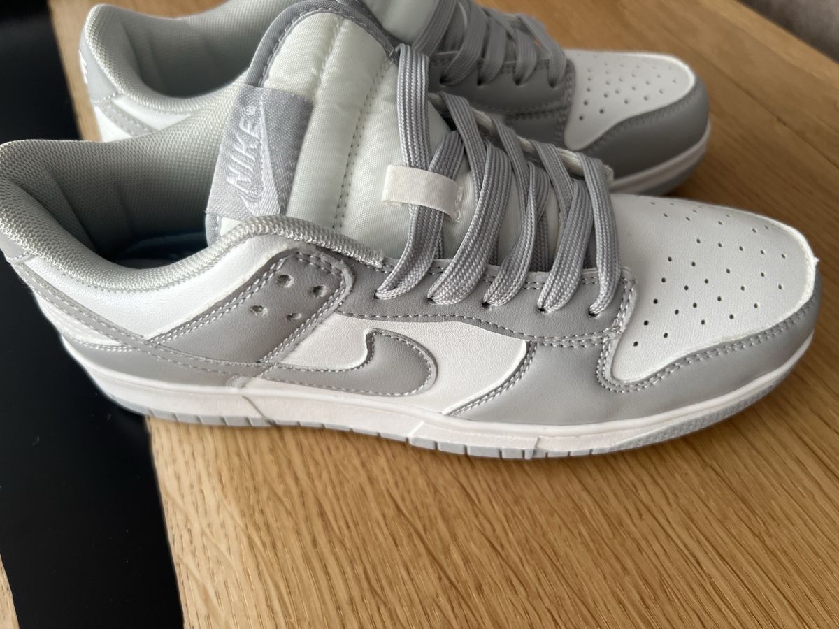 Nike Scarpe da uomo: Nike Dunk Low grau/weiss Gr. 39 – Nuovo (secondo la descrizione) da Brislach venduto da GiusiE 1