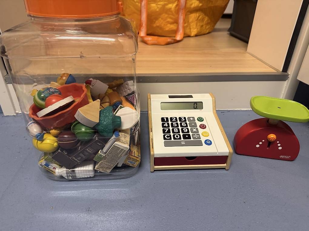Spielzeuge: Kaufladen, Verchäuferlilade – Gebraucht aus Hittnau von m.g87 3