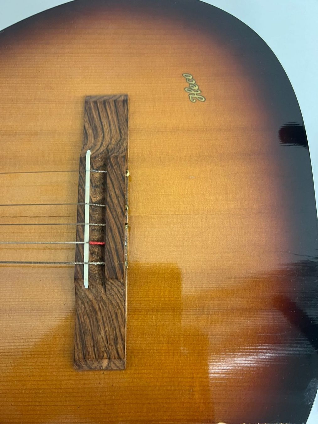 Strumenti musicali: Alte Gitarre mit Tasche – Usato da Bern venduto da latrouvaillebern 5