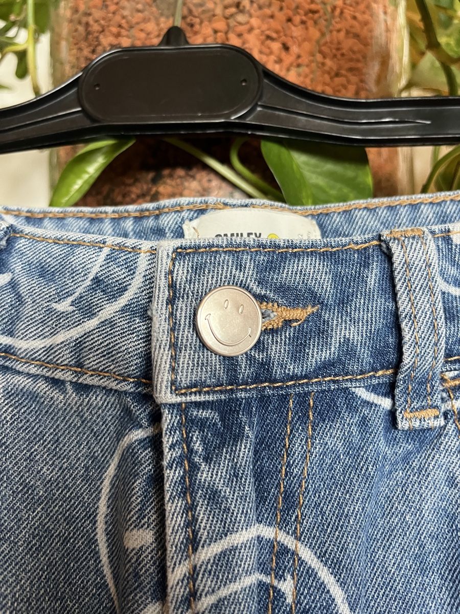 H&M Jeans: Smiley x H&M Jeans blau Gr. 36 – Usato da Samedan venduto da K7kgh 4