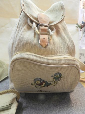 RUCKSACK +  HALSTASCHE + MUTZE MOTIV  TROLL SET 3 ART.  NEU