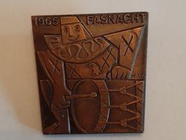 1965 (K-A) Voici Bâle - Basler Fasnachtsplakette