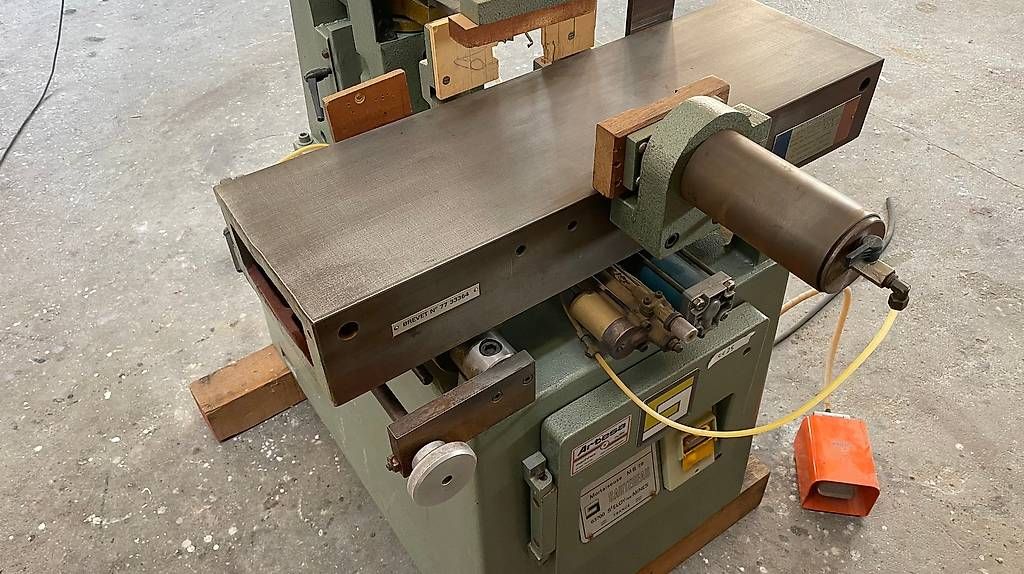Tutte le macchine: Mortaiseuse à bédane table pneumatique – Usato da Genève venduto da dl33 4